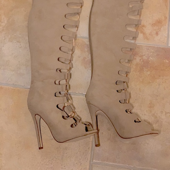 Thigh-high gladiator sandals - Picture 4 of 4